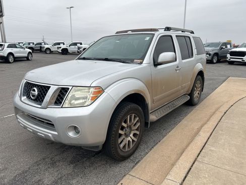 Used 2010 Nissan Pathfinder LE w/ Navigation Pkg image 1