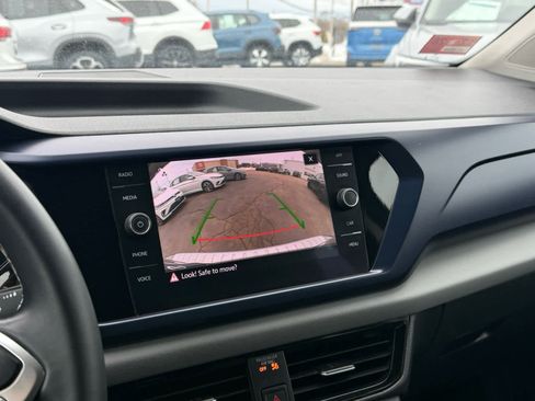 Certified 2022 Volkswagen Taos SE image 29