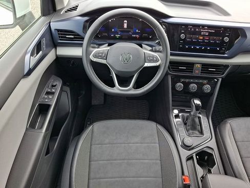 Used 2023 Volkswagen Taos SE w/ Panoramic Sunroof Package AWD/4WD image 11