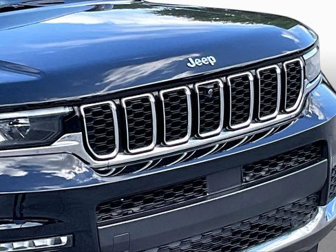 Used 2024 Jeep Grand Cherokee L Limited w/ Luxury Tech Group II RWD image 27