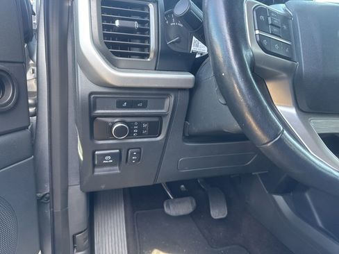 Used 2023 Ford Expedition Max XLT image 8