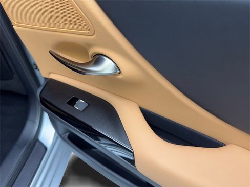 Used 2022 Lexus ES 350 w/ Premium Package image 43