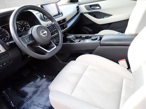 Used 2024 Nissan Rogue SV image 12