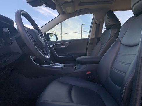 Used 2020 Toyota RAV4 Limited image 16