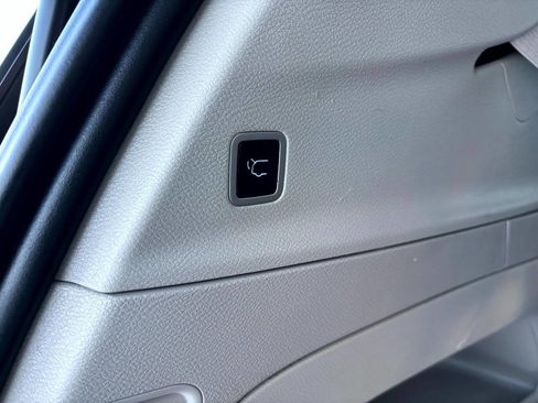 Used 2020 Chrysler Pacifica Touring-L Plus image 18