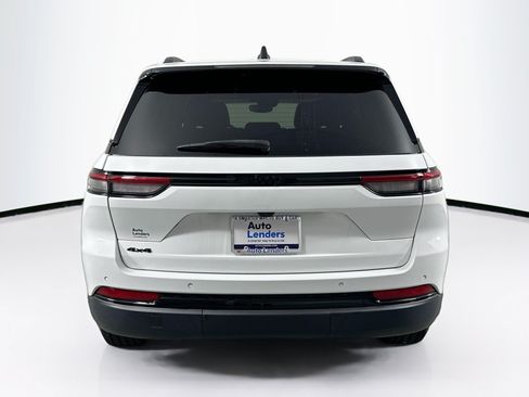 Used 2023 Jeep Grand Cherokee Altitude AWD/4WD image 6