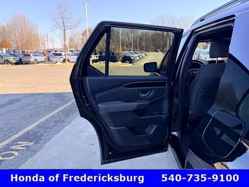 Certified 2025 Honda Pilot Sport image 16