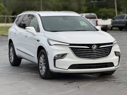 Used 2024 Buick Enclave Premium FWD image 3