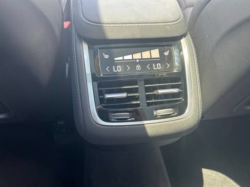 Certified 2025 Volvo XC90 B6 Plus AWD/4WD image 18