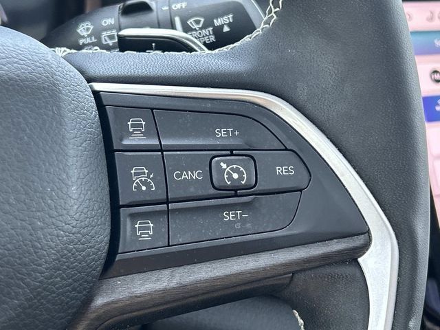 Used 2023 Jeep Grand Cherokee Limited AWD/4WD image 22