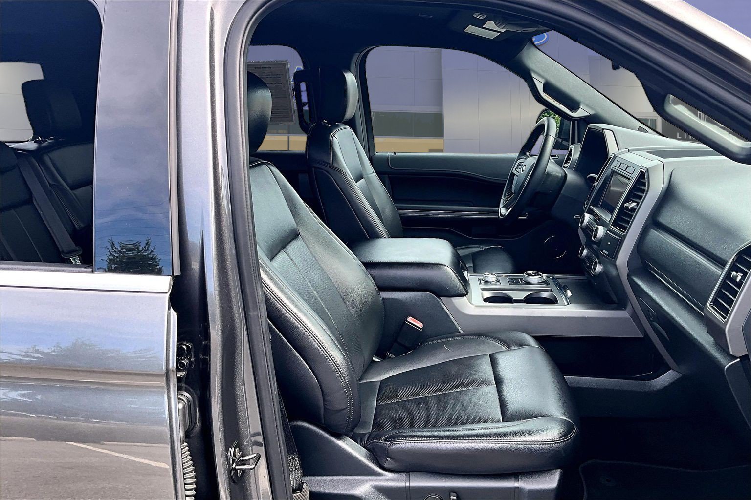 Used 2020 Ford Expedition XLT w/ Equipment Group 201A AWD/4WD image 30