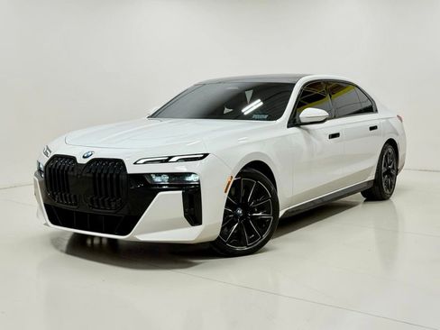 Used 2024 BMW 760i xDrive w/ Premium Package AWD/4WD image 2