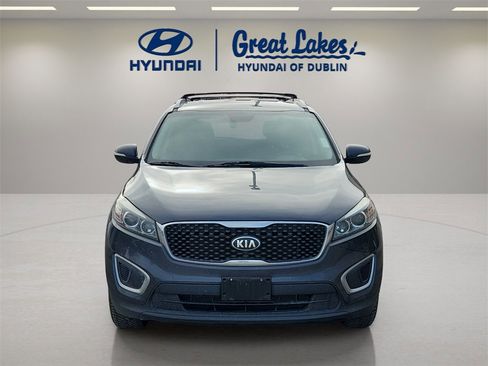 Used 2017 Kia Sorento LX w/ LX Convenience Package image 8