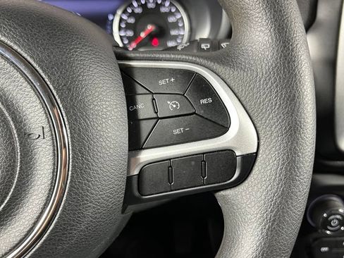 Used 2023 Jeep Renegade Latitude AWD/4WD image 15