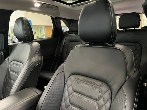 New 2024 Ford Escape SE w/ PHEV Premium Package FWD image 12