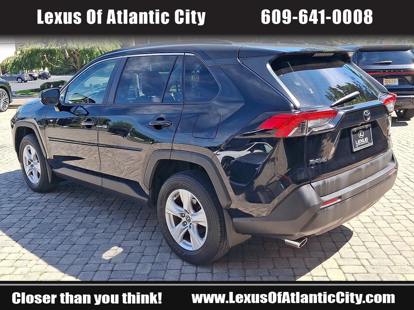 Used 2019 Toyota RAV4 XLE w/ Convenience Package AWD/4WD image 4