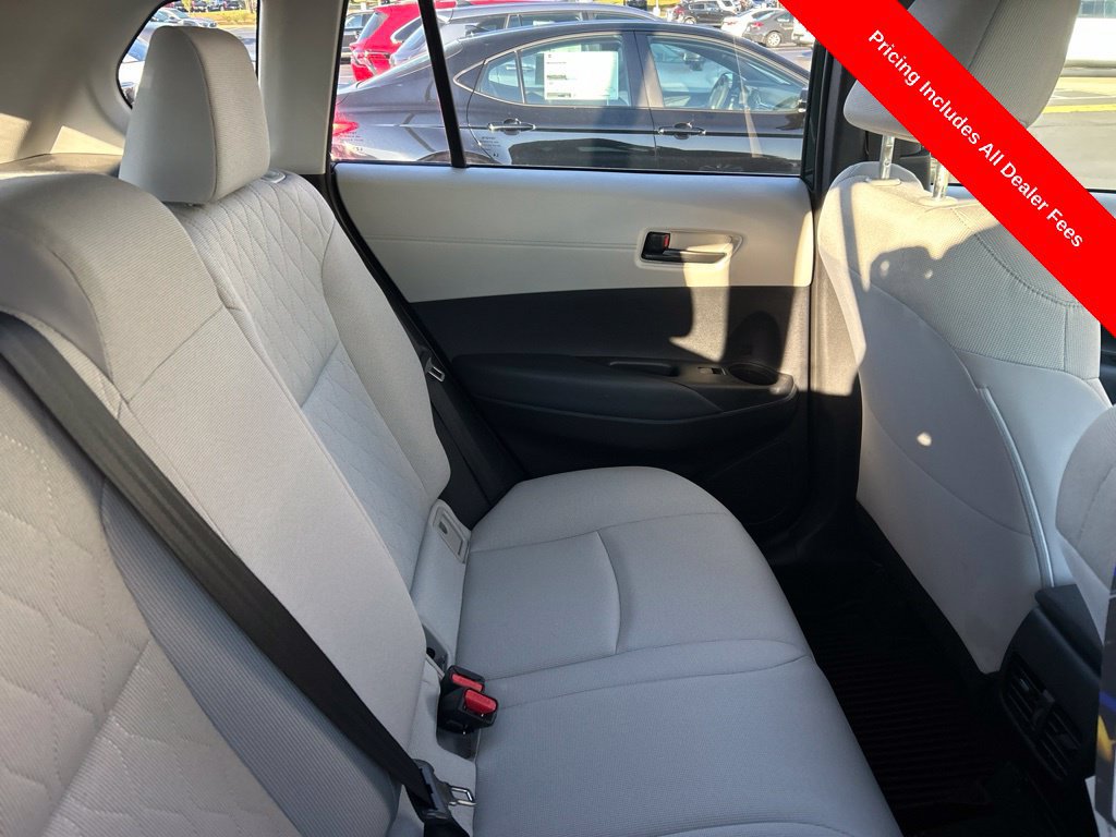 Used 2025 Toyota Corolla Cross LE FWD image 4