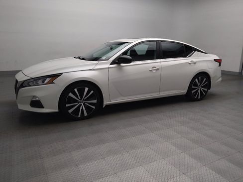 Used 2020 Nissan Altima 2.5 SR w/ Premium Package image 2