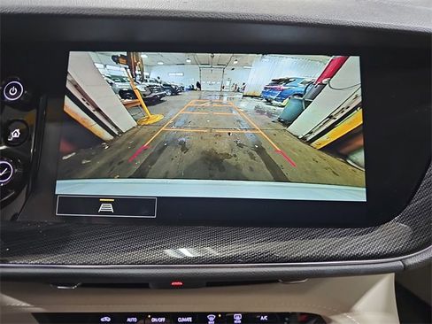 Used 2023 Buick Envision Essence image 24