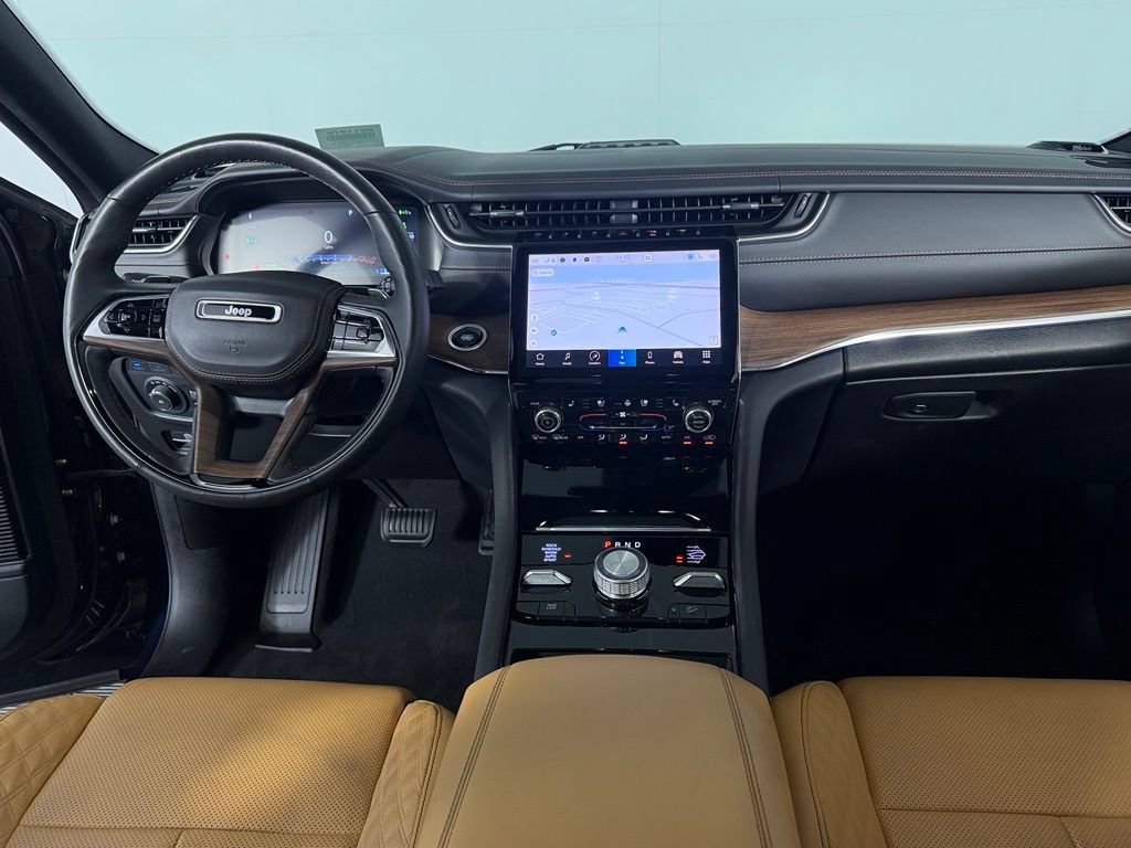 Used 2023 Jeep Grand Cherokee Summit w/ Luxury Tech Group V AWD/4WD image 14