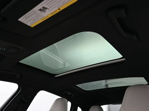 Certified 2025 Porsche Panamera image 12
