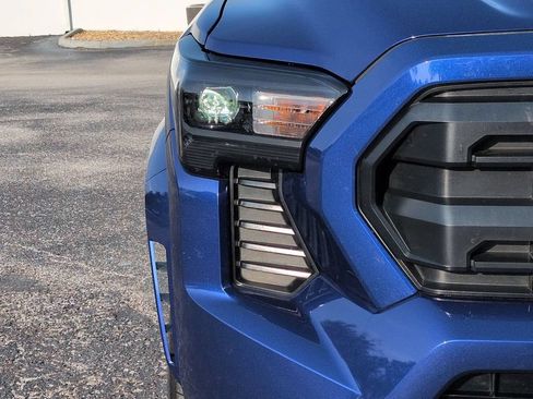 Used 2025 Toyota Tacoma SR5 RWD image 10