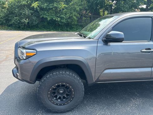 Used 2020 Toyota Tacoma TRD Off-Road w/ Technology Package AWD/4WD image 2