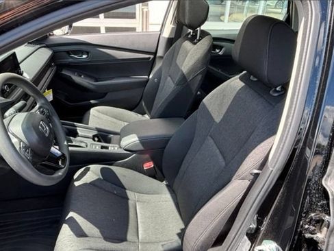 Used 2025 Honda Accord SE image 7