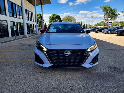 Used 2023 Nissan Altima 2.0 SR AWD/4WD image 2