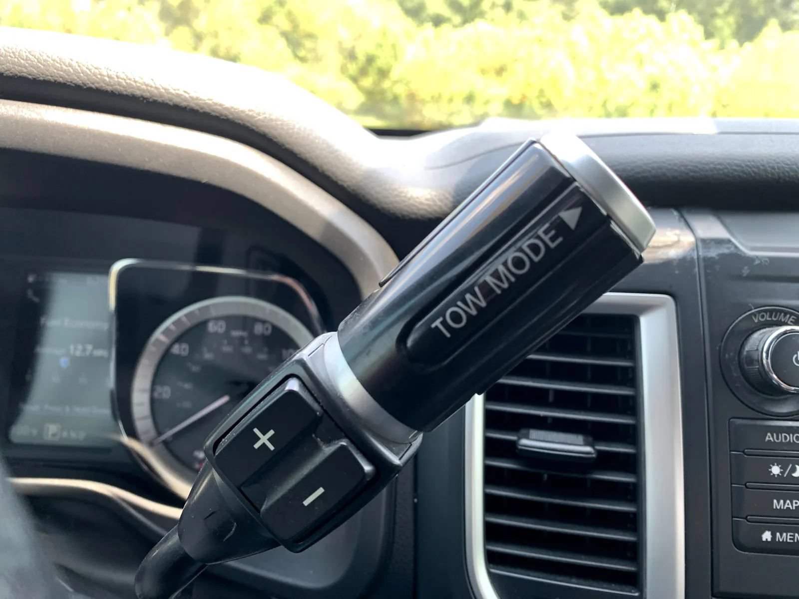 Used 2019 Nissan Titan SV w/ SV Convenience Package RWD image 18