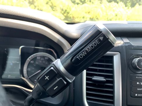 Used 2019 Nissan Titan SV w/ SV Convenience Package RWD image 18