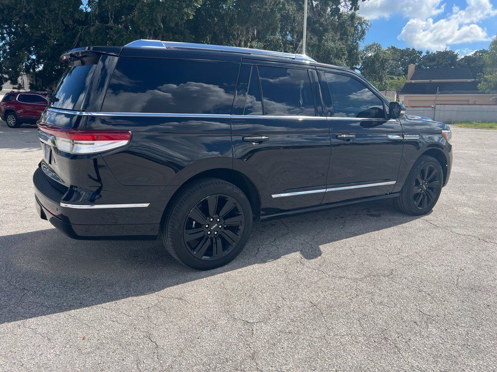 Used 2023 Lincoln Navigator Reserve w/ Monochromatic Package RWD image 4