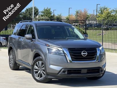 Used 2024 Nissan Pathfinder SV