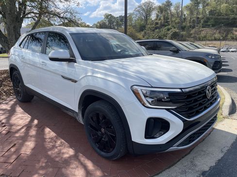 New 2026 Volkswagen Atlas Cross Sport SE FWD image 3