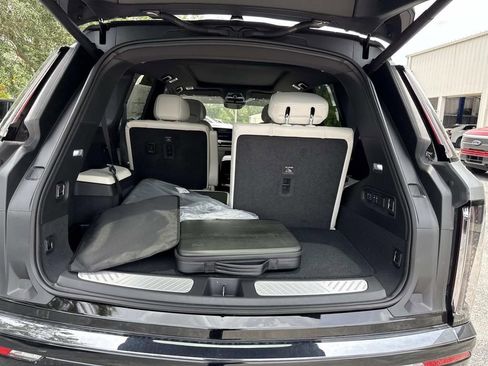 New 2026 Cadillac Vistiq Sport image 11