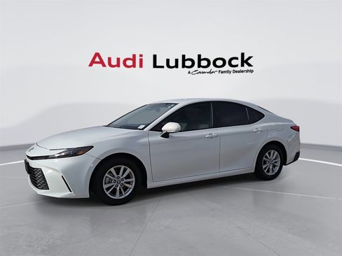 Used 2025 Toyota Camry LE image 5