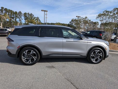 Certified 2024 Lincoln Nautilus Premier w/ Equipment Group 102A image 3