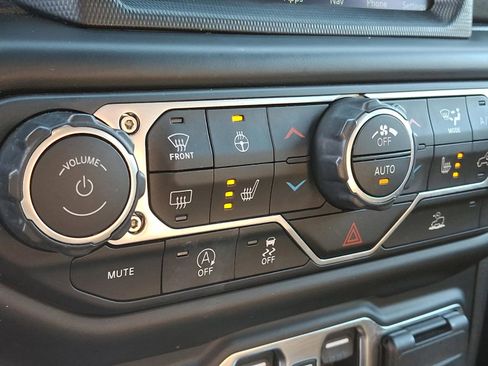 Certified 2022 Jeep Wrangler Unlimited Sahara w/ Cold Weather Group image 13