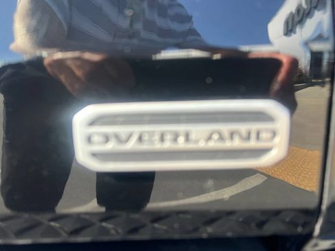 Used 2022 Jeep Gladiator Overland w/ Popular Equipment Package AWD/4WD image 17