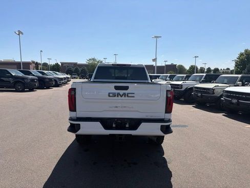 Used 2024 GMC Sierra 3500 Denali Ultimate AWD/4WD image 7
