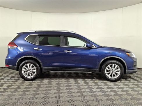 Used 2018 Nissan Rogue SV image 10