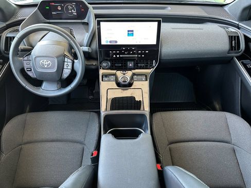 Used 2025 Toyota bZ4X FWD image 4