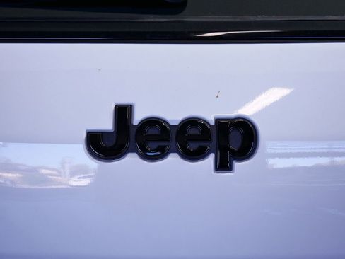 Certified 2025 Jeep Grand Cherokee L Limited w/ Luxury Tech Group II image 13