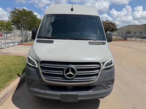 Used 2024 Mercedes-Benz Sprinter 2500 image 13