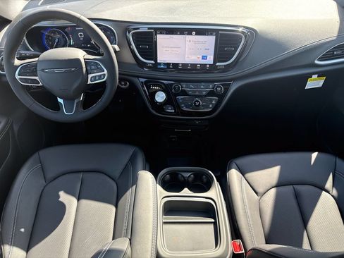 New 2027 Chrysler Pacifica Select FWD image 11