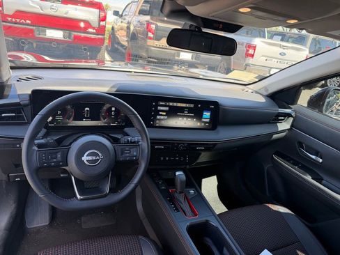 Used 2025 Nissan Kicks SR image 10