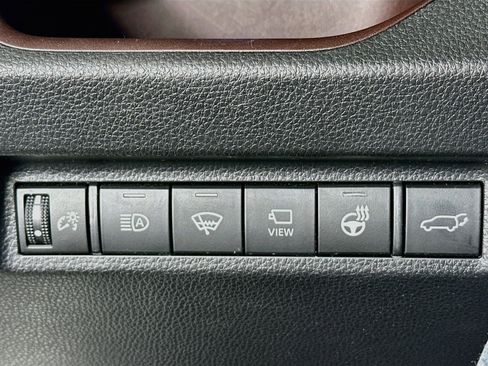 Used 2020 Toyota RAV4 Limited FWD image 16