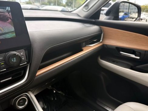 Used 2025 Toyota Grand Highlander AWD image 26