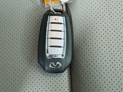 Certified 2025 INFINITI QX50 Luxe w/ Accent Package image 38