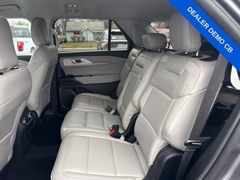 Used 2025 Ford Explorer Active w/ Active Comfort Package image 14